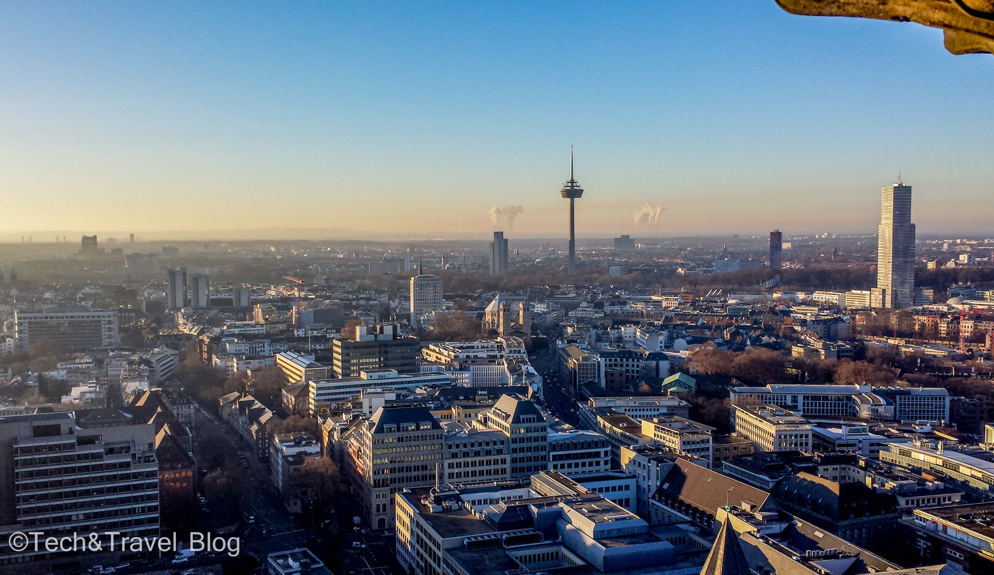 Vedere din turnul sudic al Catedralei din Koln